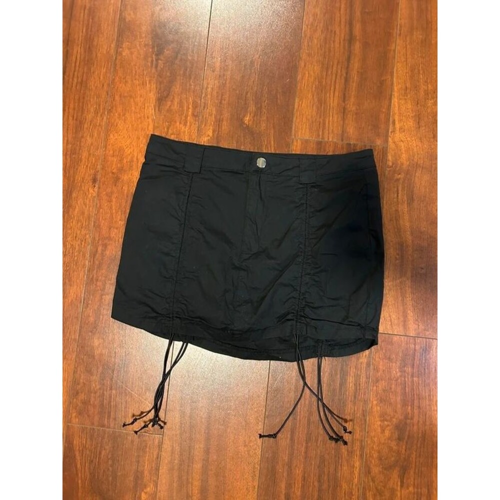 Black skirt with drawstring ruching